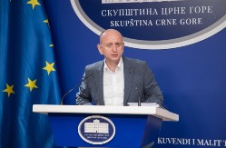 Knežević traži da Srbija spasi Zetu